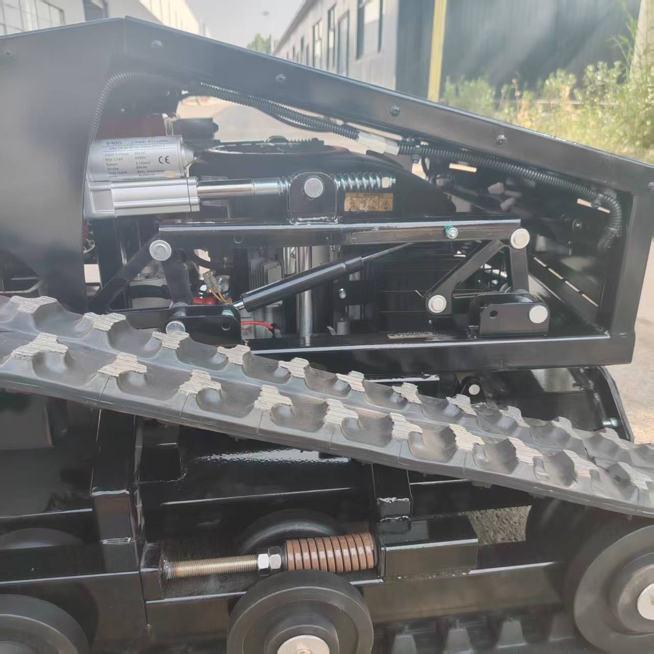 Daljinsko vodena kosilnica RC800T na gosenicah - slika 7