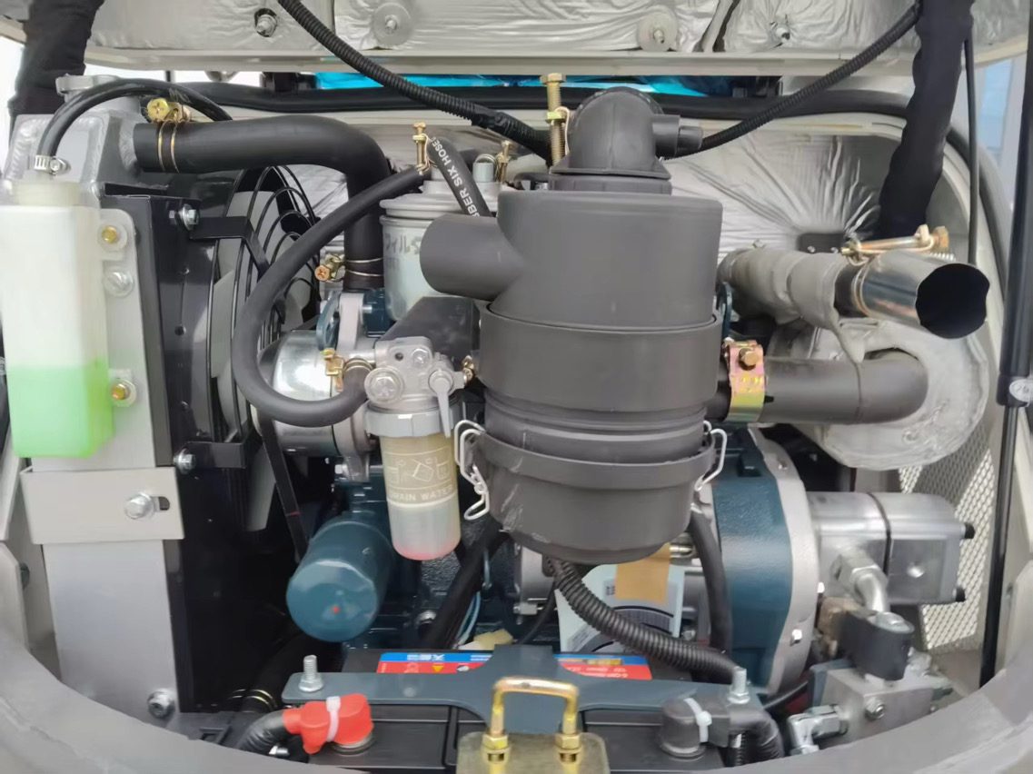 Mini bager 1.5T s Kubota motorjem – X PRO 15 - slika 15